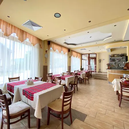 Hotel Boryka Family
